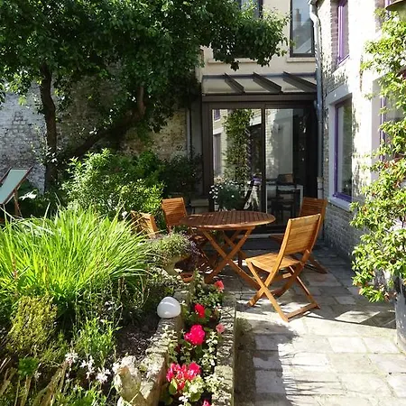 Alojamento de Acomodação e Pequeno-almoço D'hôtes Les Capucins Bergues