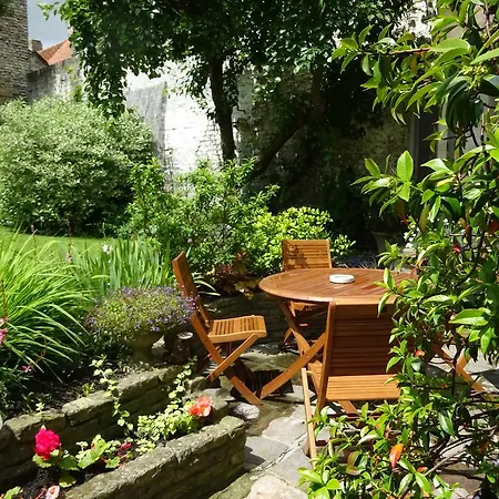 Alojamento de Acomodação e Pequeno-almoço D'hôtes Les Capucins